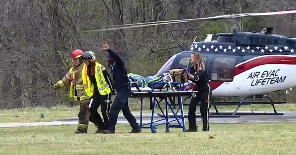 2 students dead and at least 7 others injured in Tennessee school bus crash