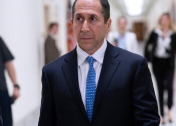 Epstein’s longtime accountant testifies on his wealth and business ties