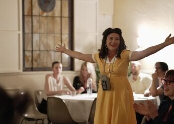 Cult play ‘5 Lesbians Eating a Quiche’ becomes an unhinged immersive experience in L.A.