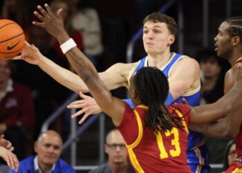 UCLA dominates rival USC to secure double bye in Big Ten tournament