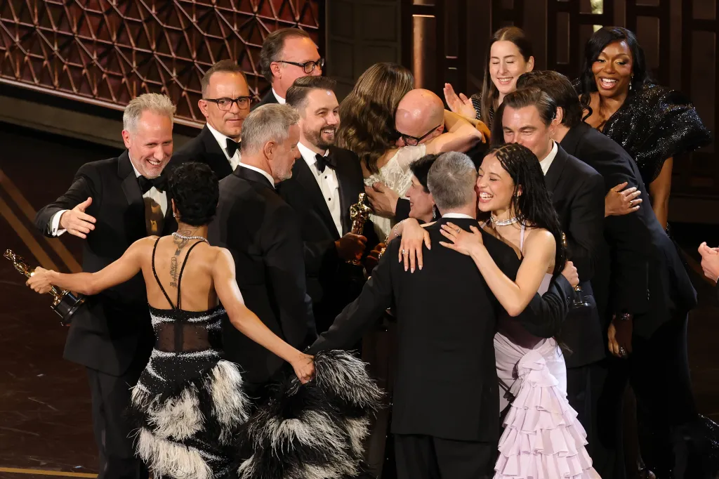 Will Weiske, Teyana Taylor, Anthony Carlino, Andy Jurgensen, Cassandra Kulukundis, Paul Thomas Anderson, Chase Infiniti, Alana Haim, Leonardo DiCaprio and Shayna McHale AKA Junglepussy celebrate with the Best Picture award for 