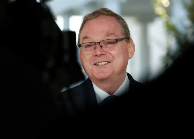 Trump officials flail facing dismal job numbers: ‘Too stupid to do the math’