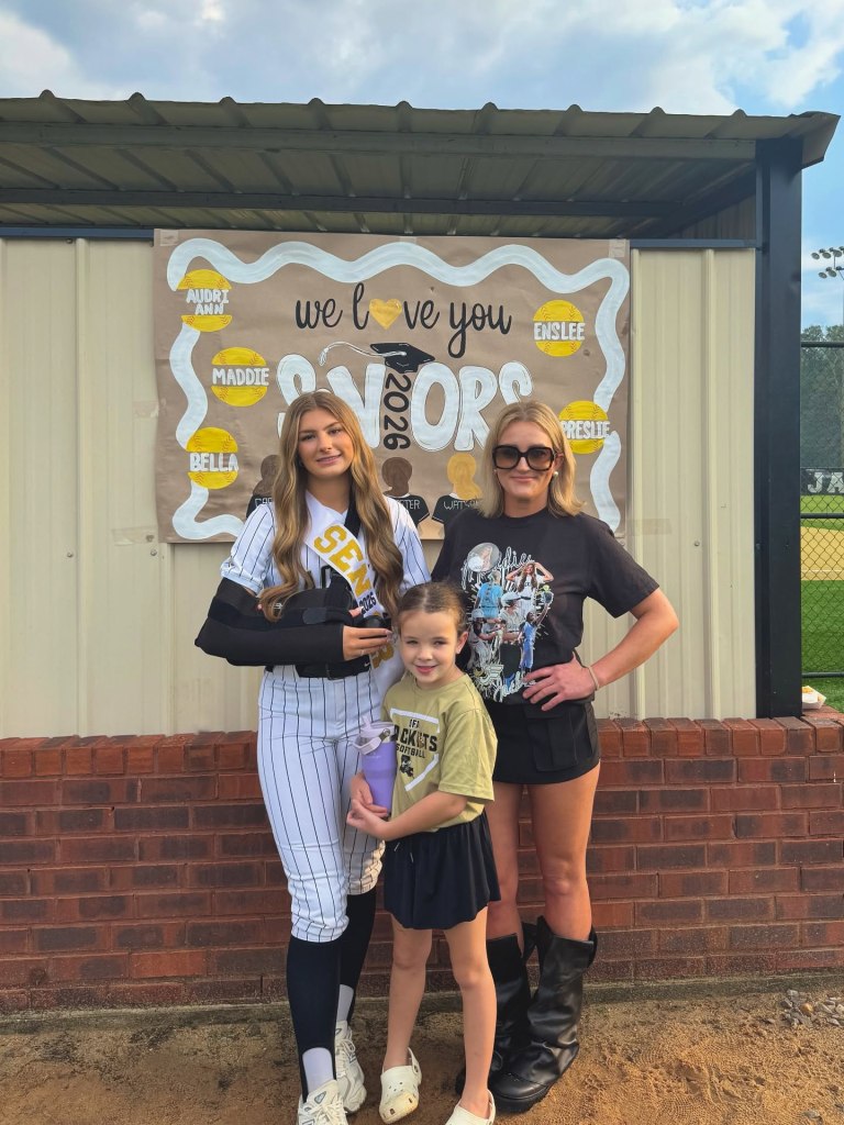 Jamie Lynn Spears and her daughters pose in front of a senior night banner for Maddie.