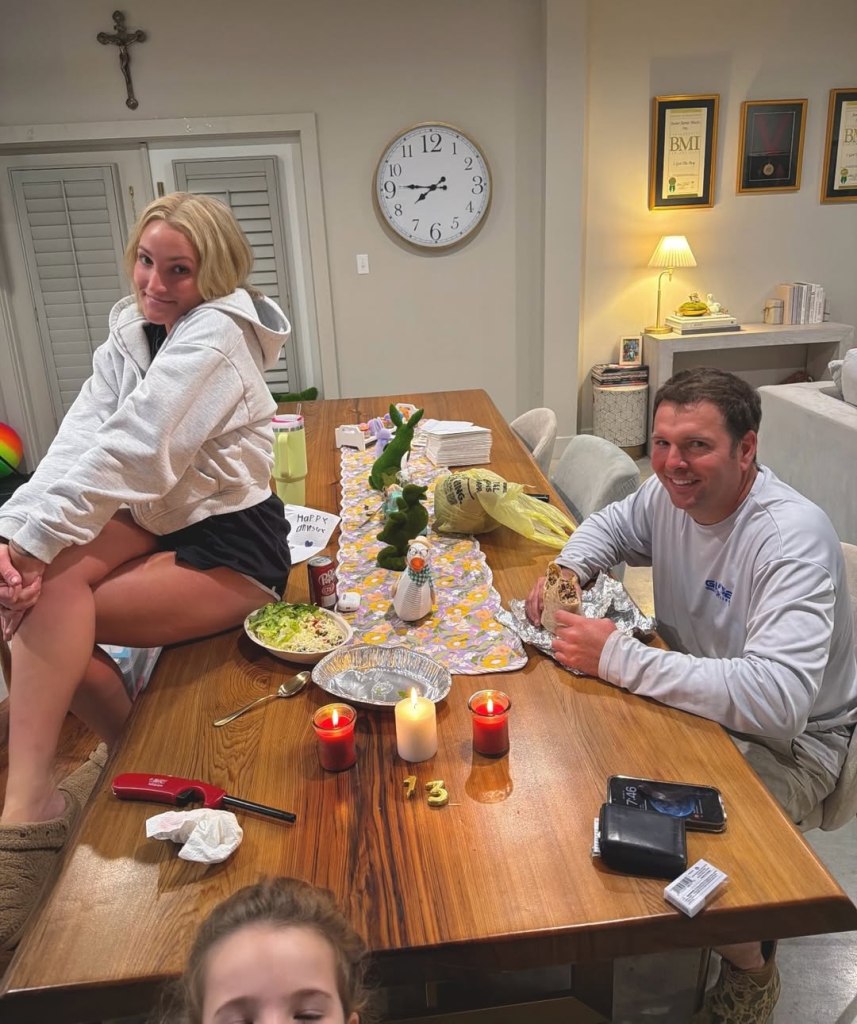 Jamie Lynn Spears and family at a less-than-perfect anniversary dinner.
