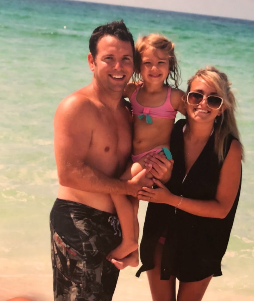 Jamie Lynn Spears, her husband, and daughter posing on a beach.