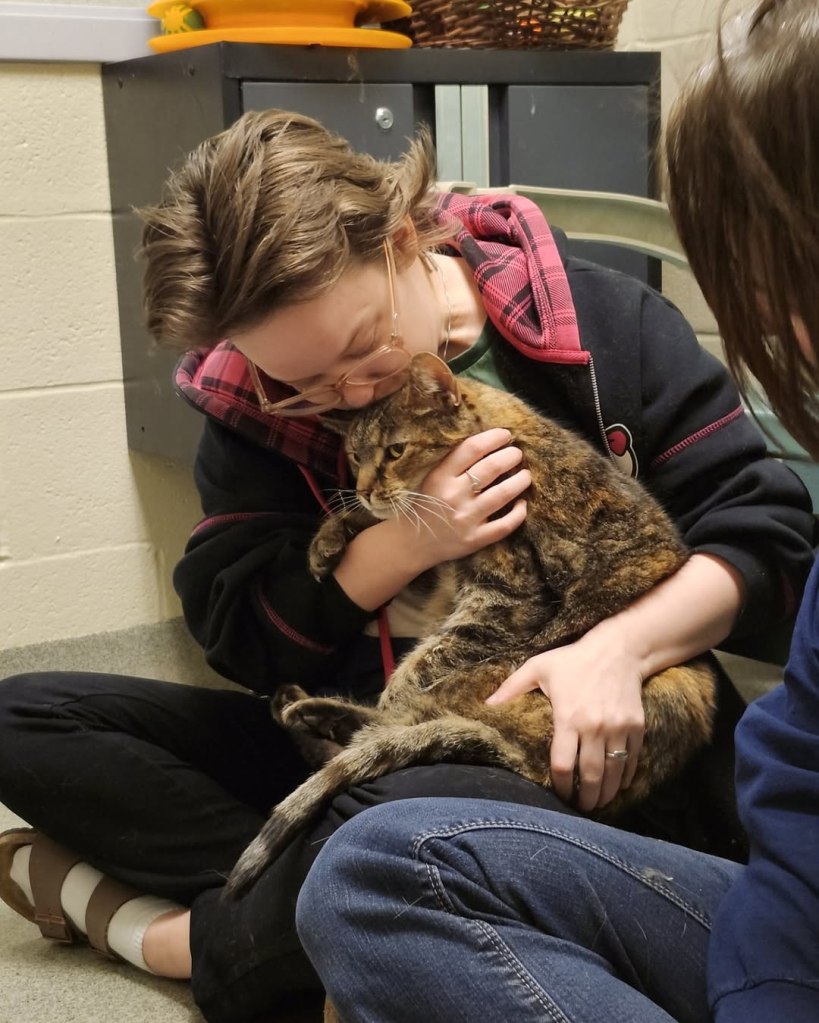 Brooke Garci reunites with her cat Artemis after 5 years