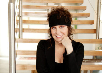 Linda Dresner, Old-School Guru of Avant-Garde Fashion, Dies at 88