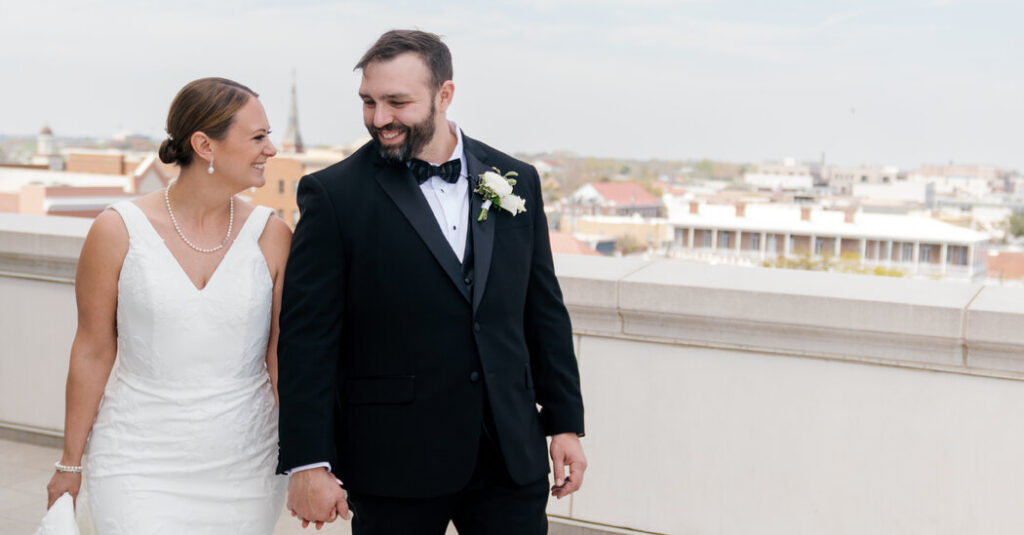 He Likes the Mets, She the Yankees. That’s Where Their Differences End.