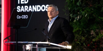 Netflix Leader Makes Rare Overture to Cinema Owners