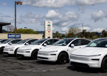 Tesla Sales Rise as $4-a-Gallon Gas Revives Interest in E.V.s