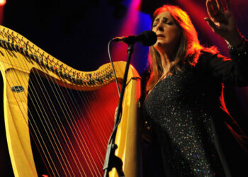 Moya Brennan, Whose Gaelic Pop Band Won Worldwide Fame, Dies at 73