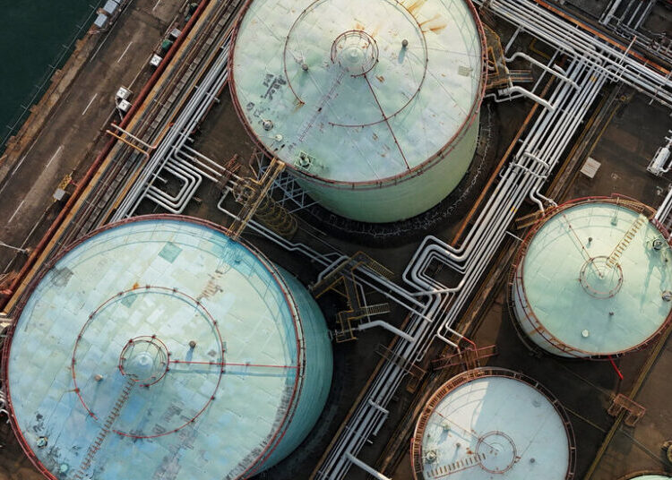 Stocks in Asia Rally and Oil Prices Rise