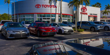 G.M. Reports Sharp Decline in Car Sales Amid War and High Prices