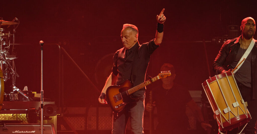 Bruce Springsteen Brings Fiery Speeches and Songs to Minneapolis