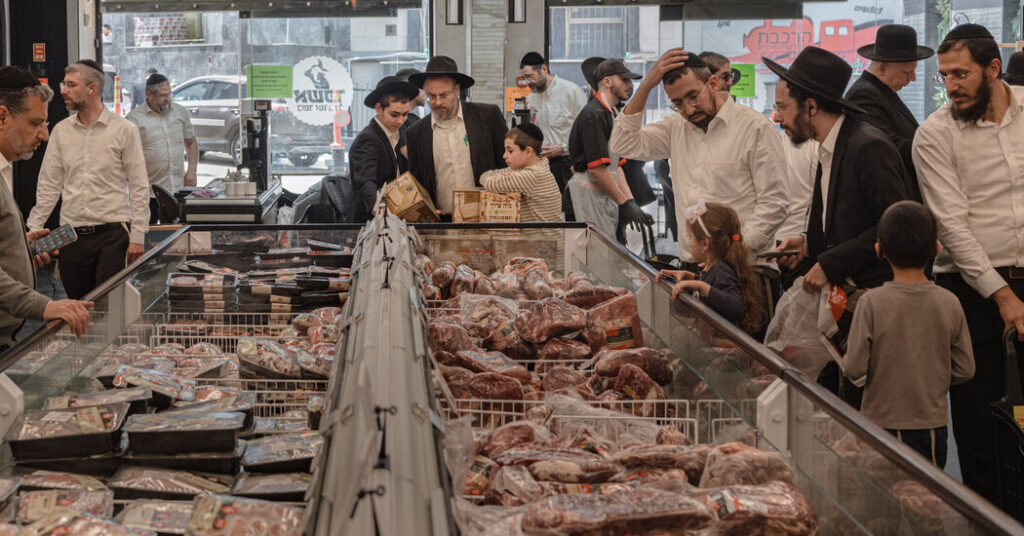 Israelis Prepare to Celebrate Passover in Shadow of War