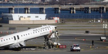 Investigators Said to Look at Whether LaGuardia Controller Stepped Away