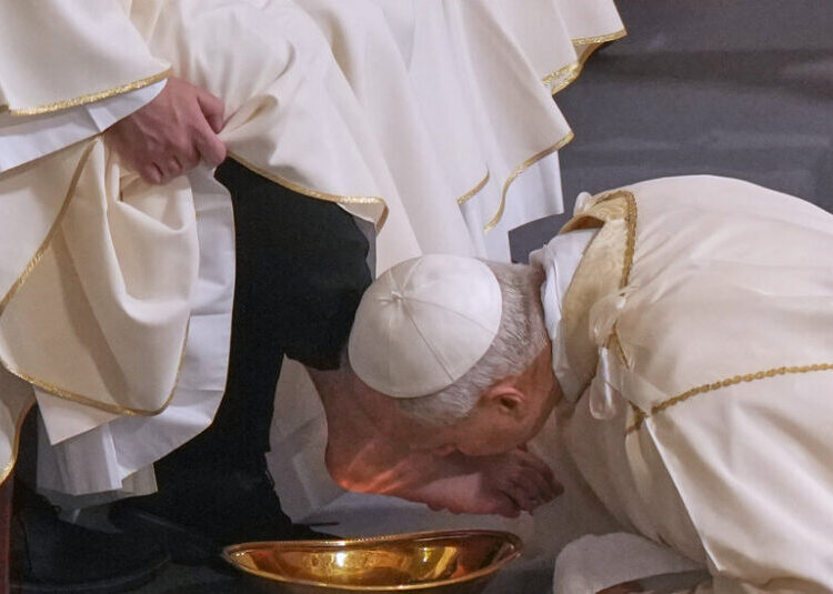 In a Holy Thursday Ritual, Pope Leo Returns to Tradition