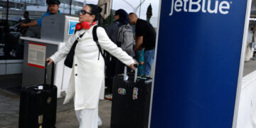 JetBlue Raises Checked Bag Fees as Fuel Costs Soar