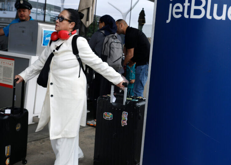 JetBlue Raises Checked Bag Fees as Fuel Costs Soar