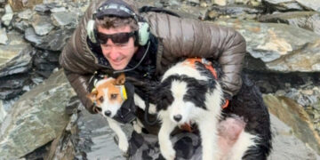 Volunteers in Helicopter Rescue Hiker’s Dog After a Week in the Wilderness