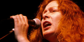 Dolores Keane, Singer Known as the ‘Soul of Ireland,’ Dies at 72