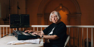 Carol Mullins, Who Illuminated Dance for Decades, Dies at 86