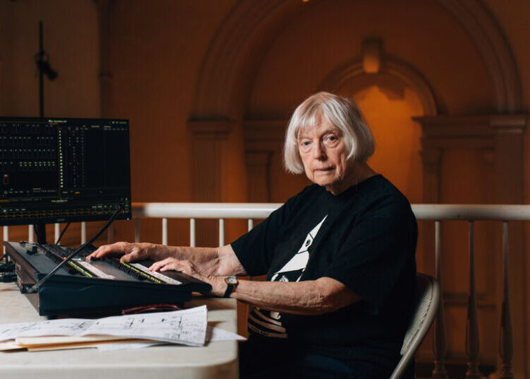 Carol Mullins, Who Illuminated Dance for Decades, Dies at 86