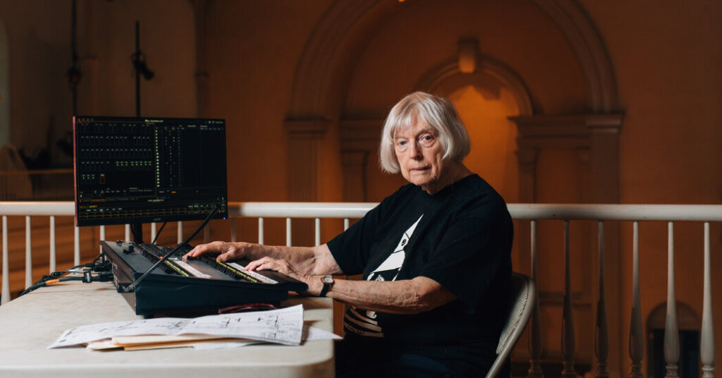 Carol Mullins, Who Illuminated Dance for Decades, Dies at 86