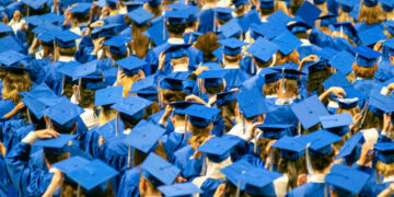 What Should I Wear to a College Graduation?