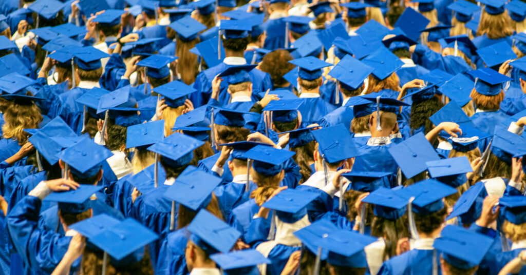 What Should I Wear to a College Graduation?