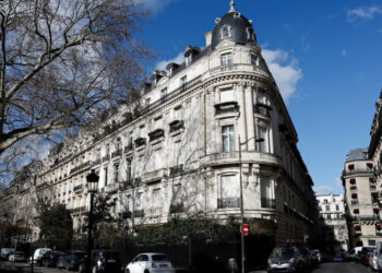 Epstein in Paris: How a Sex Offender Hustled for Access to France’s Elite