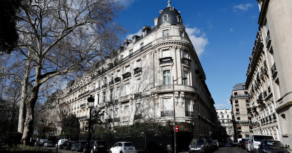 Epstein in Paris: How a Sex Offender Hustled for Access to France’s Elite