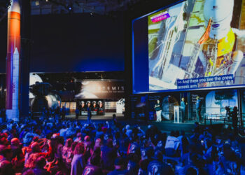 With Cheers and Tears, Houston Reclaims Its Place as ‘Space City’