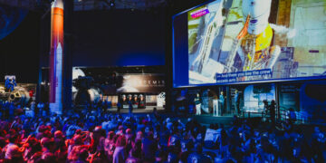 With Cheers and Tears, Houston Reclaims Its Place as ‘Space City’