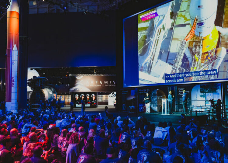 With Cheers and Tears, Houston Reclaims Its Place as ‘Space City’