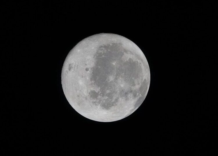 NASA Artemis II Astronauts Race Into Moon’s Embrace After Quiet Easter