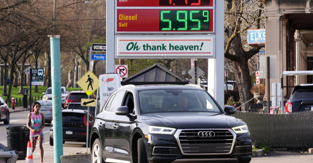 Oil Rises Slightly After Trump’s Latest Threats on Iran