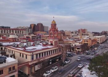 New Owner of Historic Shopping Plaza Pitches a $1.5 Billion Rescue Plan