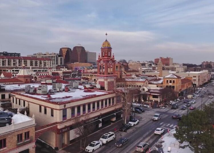 New Owner of Historic Shopping Plaza Pitches a $1.5 Billion Rescue Plan