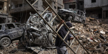 Israel Steps Up Attacks on Lebanon, Killing Dozens