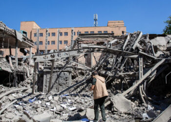 Iranians Voice Shock and Defiance in Face of Trump’s Latest Deadline