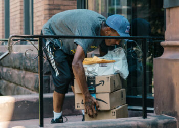 Amazon and U.S. Postal Service Reach New Deal on Deliveries After Year of Talks