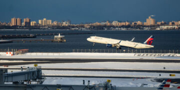 Delta Expects Strong Profit Despite Higher Fuel Costs