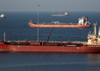 Oil Prices Fall, but Energy Firms Remain Frozen After U.S.-Iran Deal