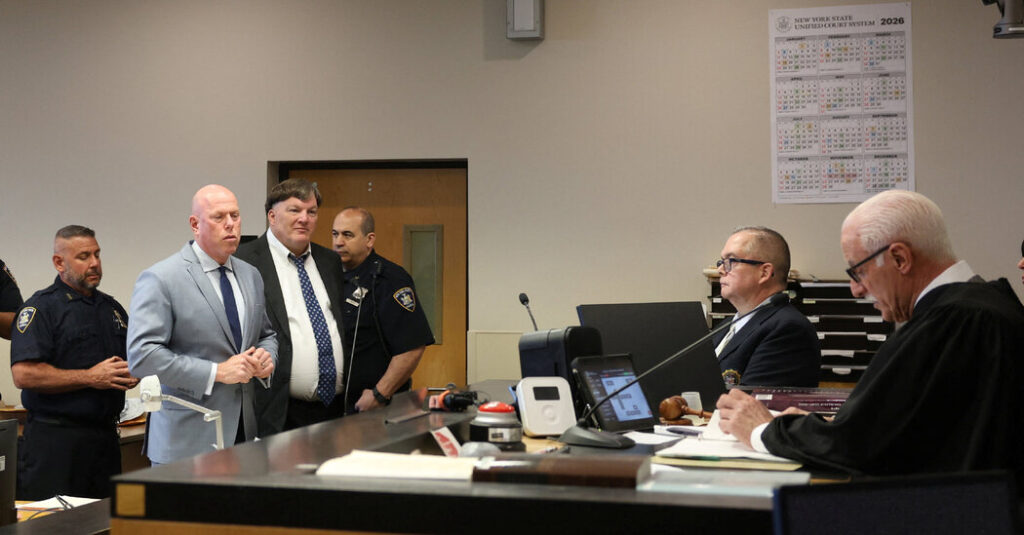 In 20 Minutes, Gilgo Beach Killer Admits to Murdering 8 Women