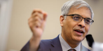 Top C.D.C. Official Delays Report on Covid Shot’s Effectiveness