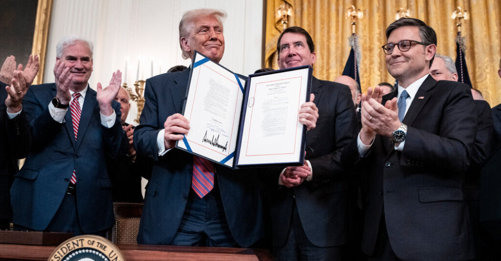 White House and Crypto Industry Fight Bank Lobby Over Stablecoin Income