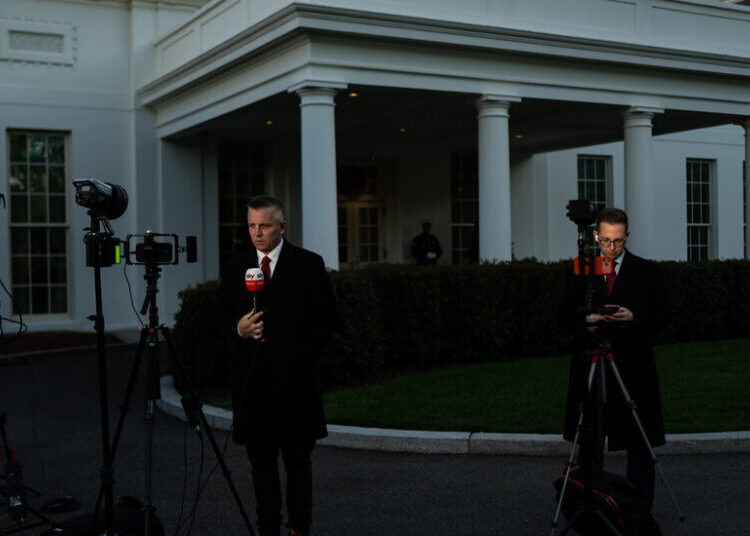 White House Warned Staff Not to Engage in Insider Trading Amid War With Iran