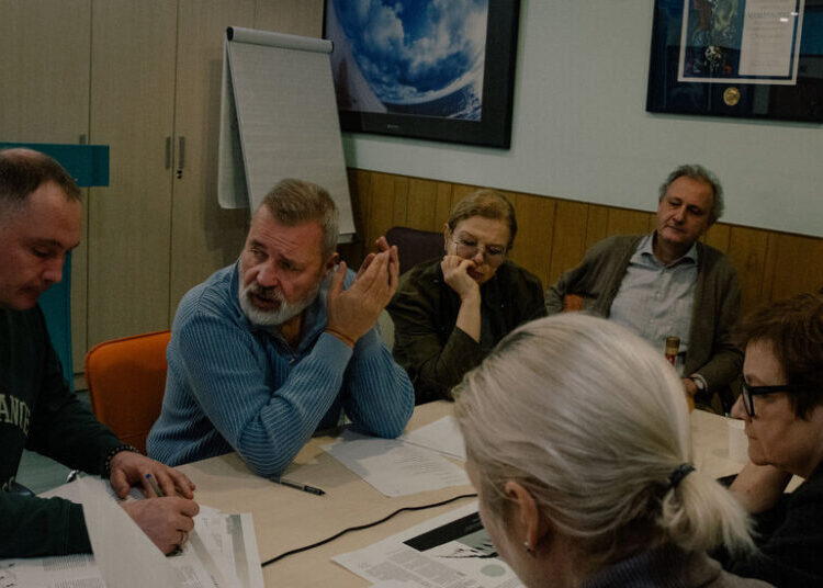 A Newspaper Is Raided and a Rights Group Outlawed Amid Kremlin Crackdown