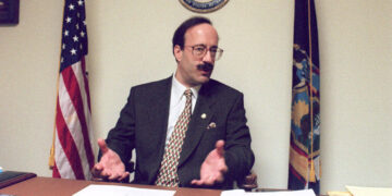 Eliot Engel, a 16-Term Bronx Liberal in Congress, Dies at 79